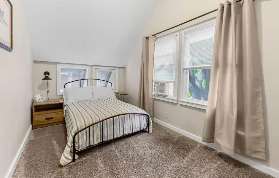 Cozy Near Downtown - Close To Nulu - Sleeps 6 Holiday home Louisville