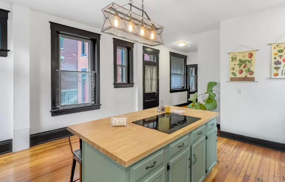 Cozy Near Downtown - Close To Nulu - Sleeps 6 Holiday home *