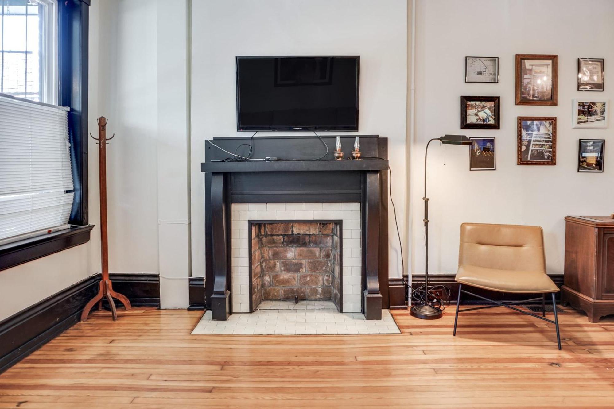 Cozy Near Downtown - Close To Nulu - Sleeps 6 Holiday home Louisville