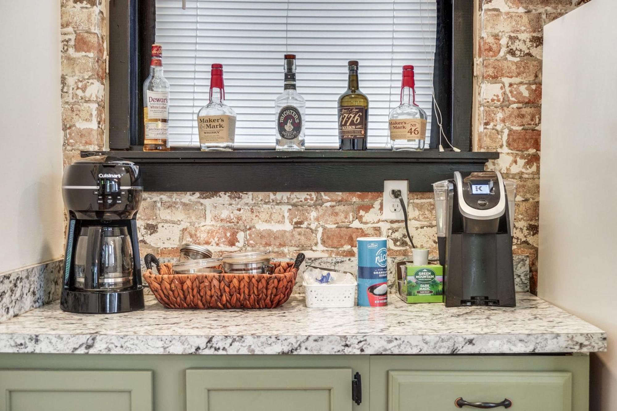Cozy Near Downtown - Close To Nulu - Sleeps 6 Holiday home Louisville