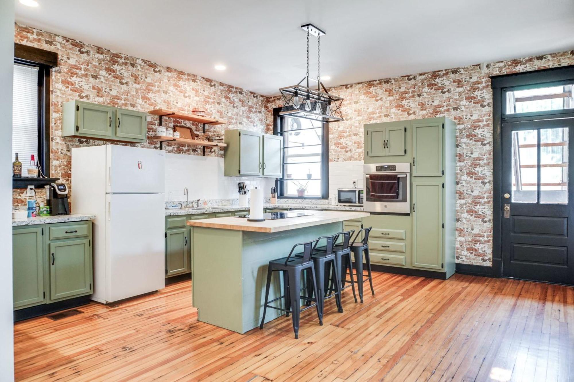 Cozy Near Downtown - Close To Nulu - Sleeps 6 * Louisville