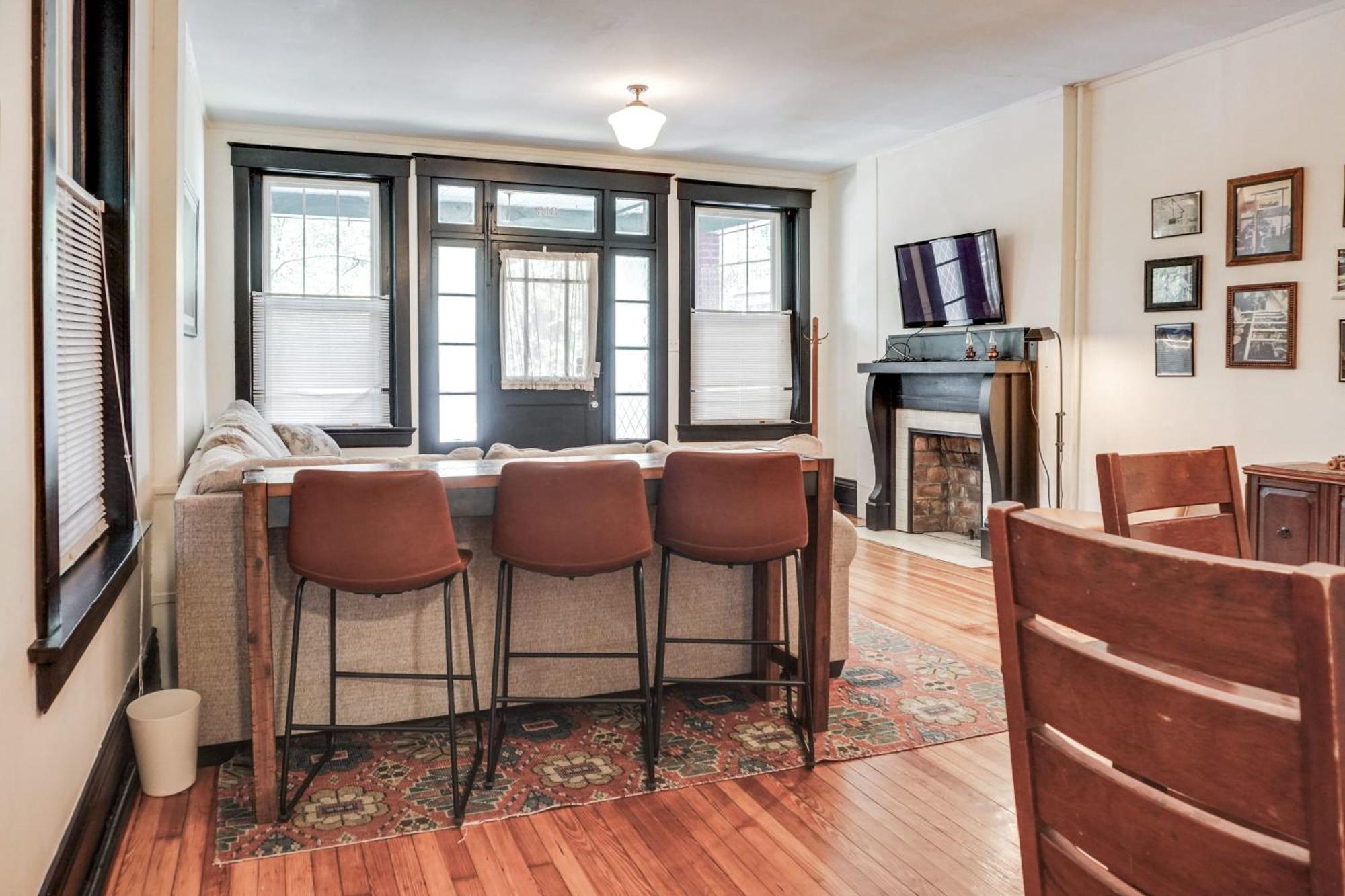 Cozy Near Downtown - Close To Nulu - Sleeps 6 Holiday home