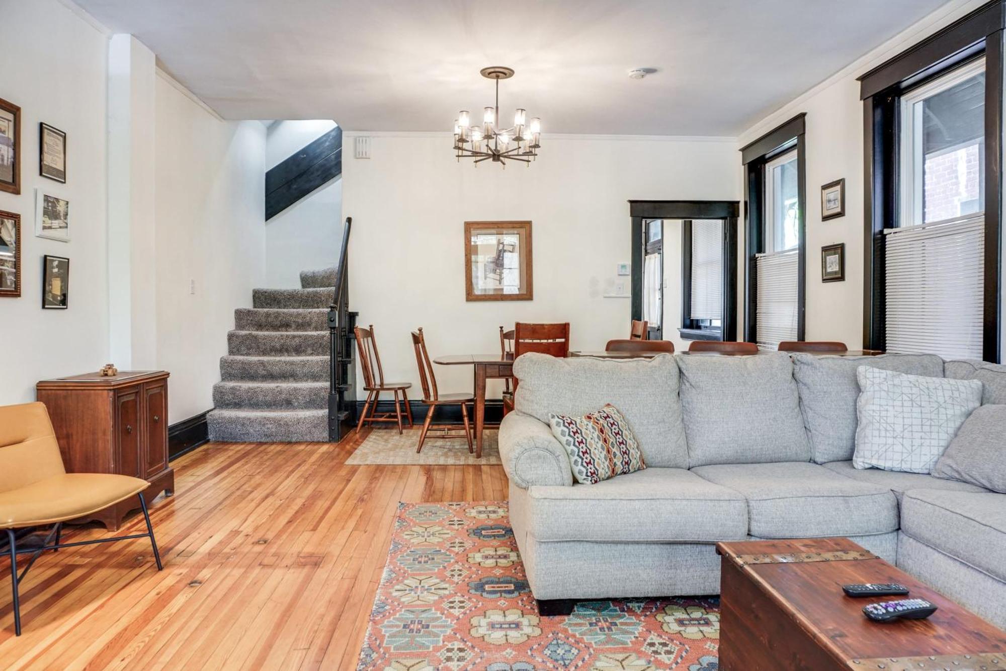 Cozy Near Downtown - Close To Nulu - Sleeps 6 Holiday home *