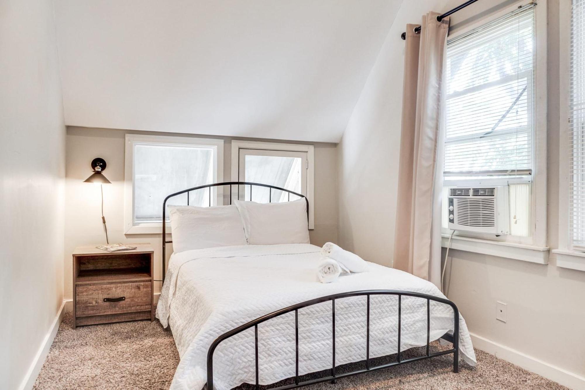 Holiday home Cozy Near Downtown - Close To Nulu - Sleeps 6 *