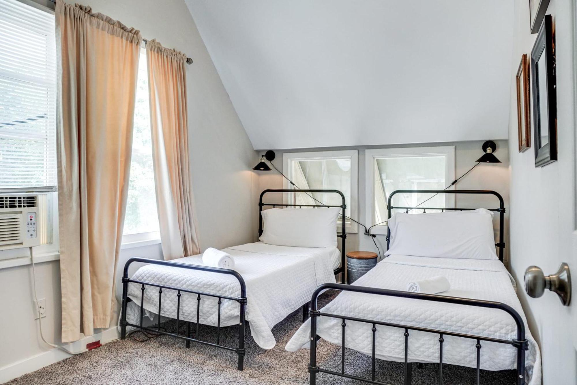 Cozy Near Downtown - Close To Nulu - Sleeps 6 *